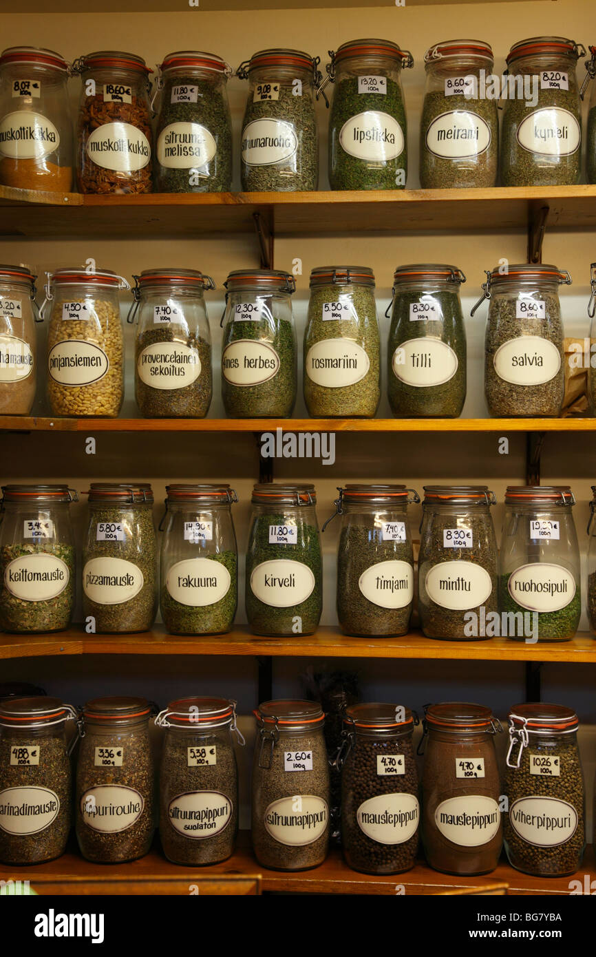 Finnland, Region der richtige, westliches Finnland Finnland, Turku, Turku historischen Markt Halle, Gläser von Kräutern und Gewürzen Stockfoto