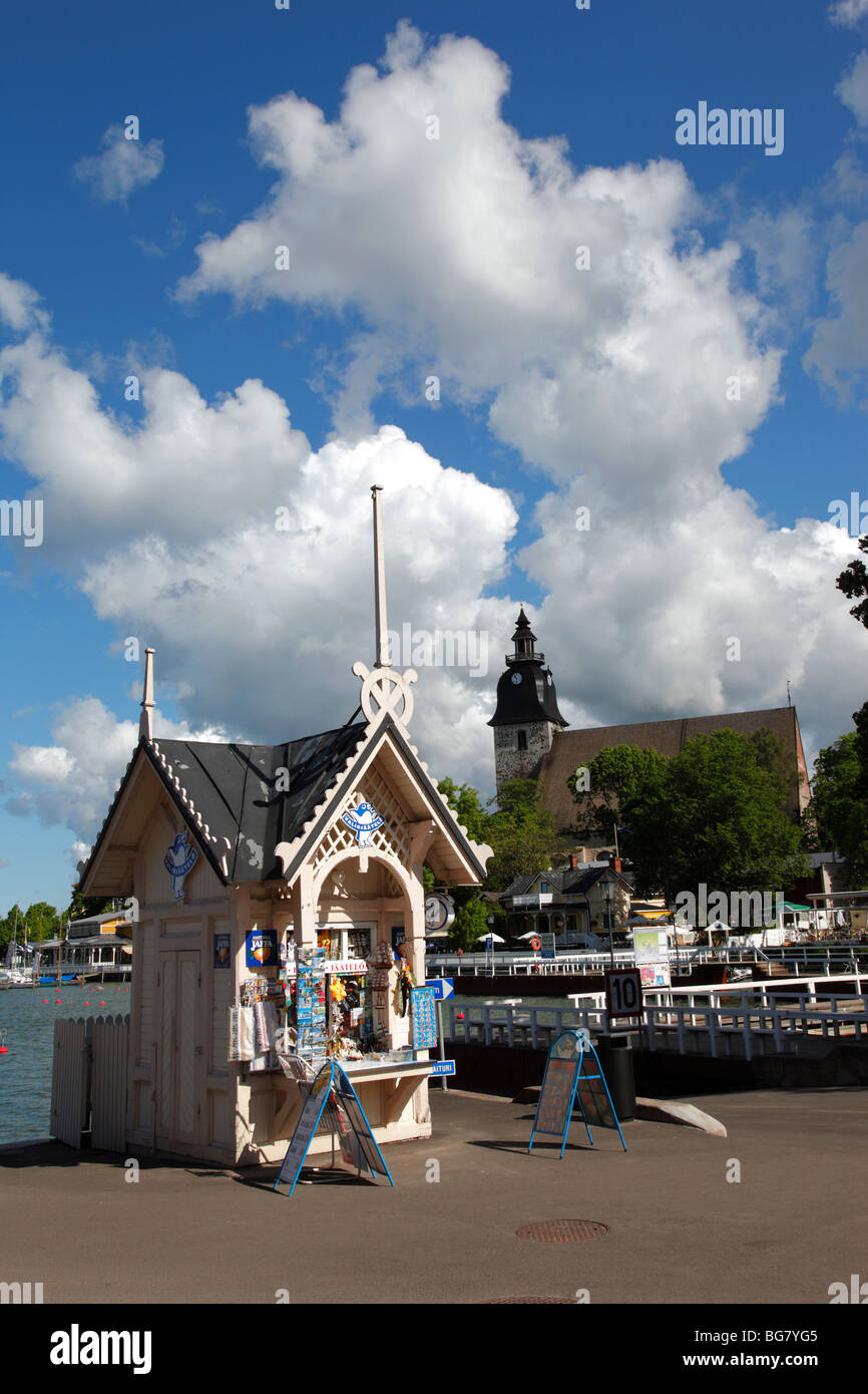 Finnland-Region von Finnland Proper Western Finnland Turku Baltic Sea Naantali Port Hafen Kiosk verkaufen Postkarten und Snacks AIRP Stockfoto