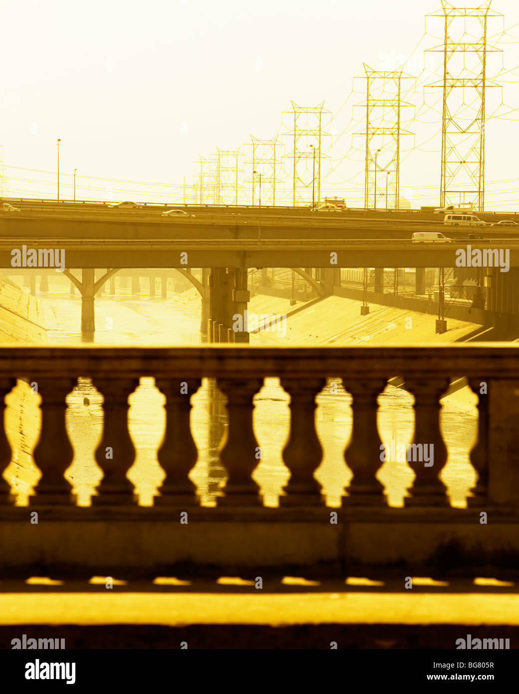 Brücken über den Fluss Los Angeles, Los Angeles, Kalifornien, Kalifornien. Stockfoto