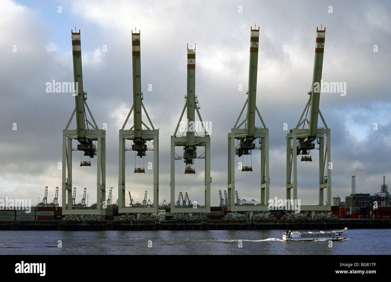 13. Dezember 2009 - HHLA Tollerort Container terminal am Europakai im deutschen Hafen von Hamburg. Stockfoto