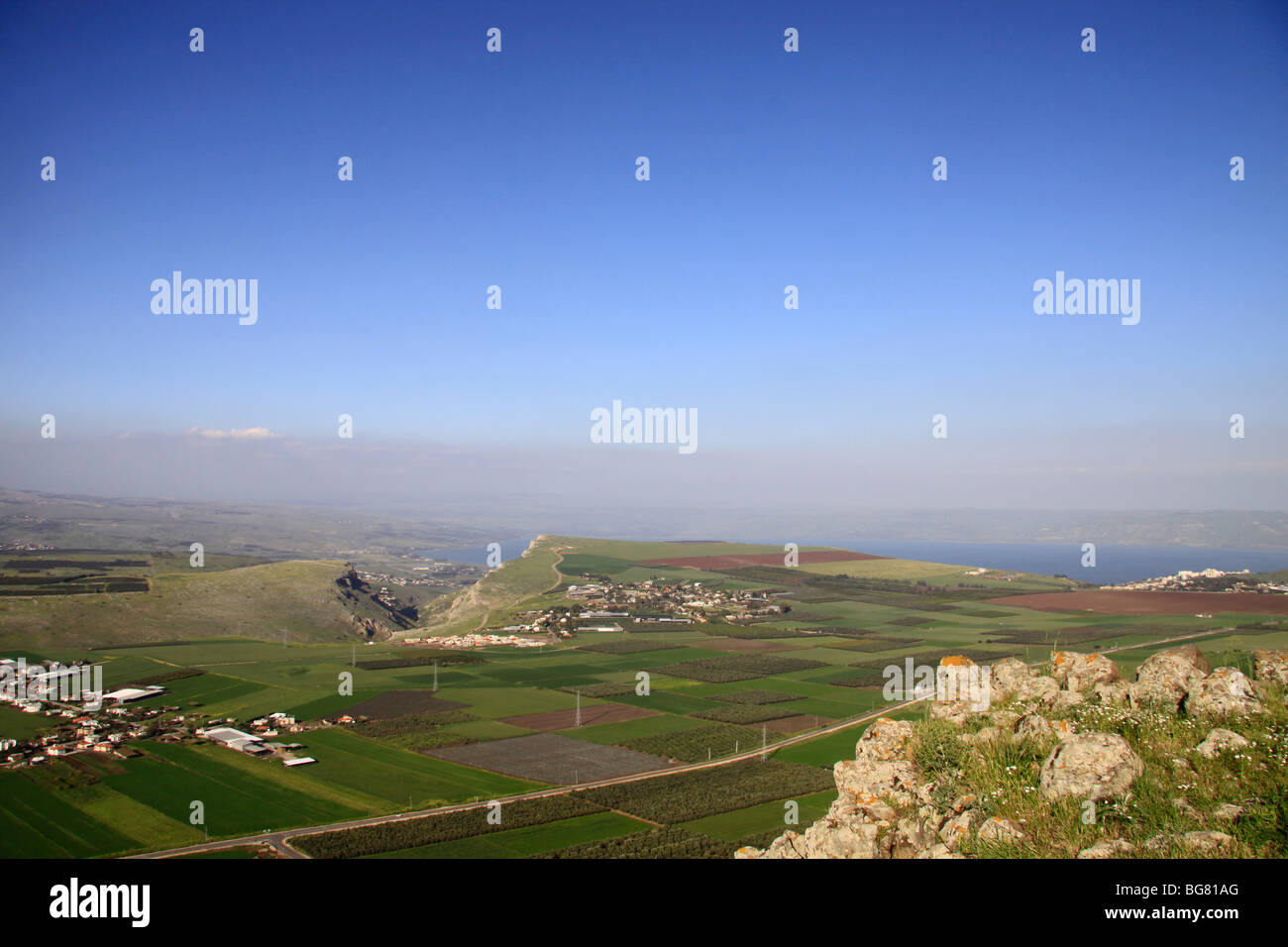Israel, unteren Galiläa, einen Blick auf Arbel-Tal, Mount Nitai und Mount Arbel aus Hörnern von Hattin Stockfoto
