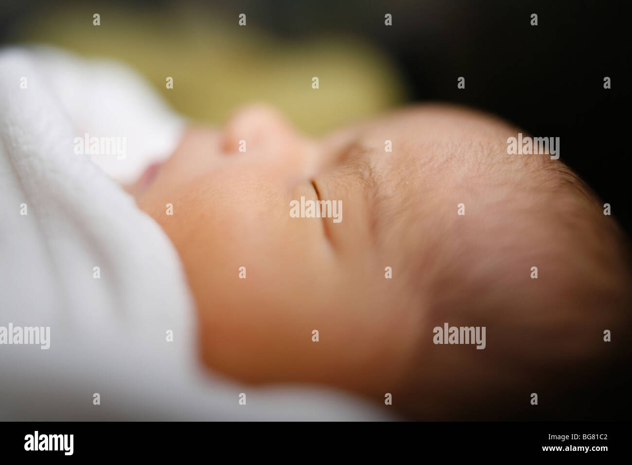 Ein Baby schläft friedlich Stockfoto