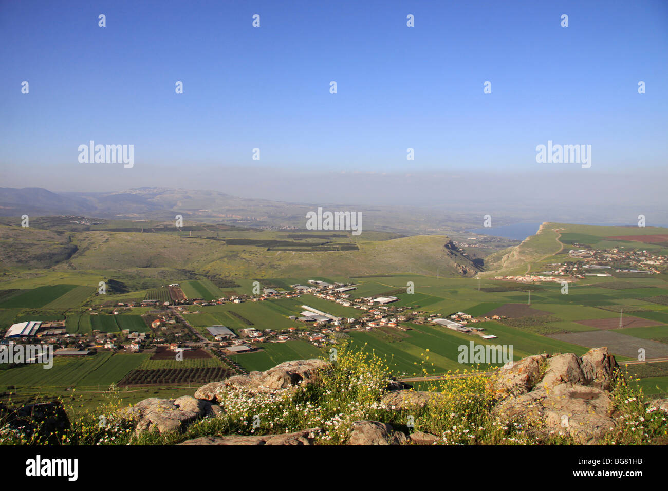 Israel, unteren Galiläa, einen Blick auf Arbel-Tal, Mount Nitai und Mount Arbel aus Hörnern von Hattin Stockfoto
