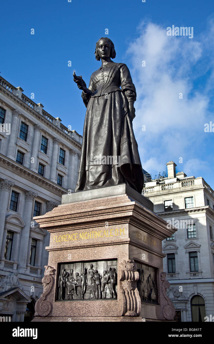 London; Waterloo Place; Statue von Florence Nightingale; Von A.G.Walker im Jahre 1867 geformt; November 2OO9 Stockfoto