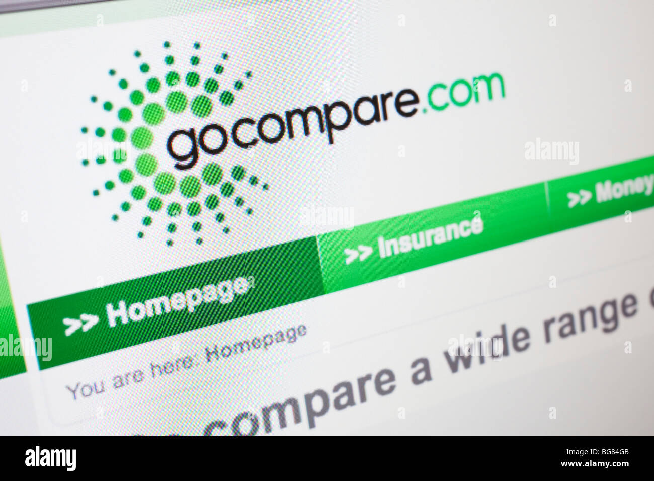 Computer-Bildschirm zeigt die Website für Versicherungen, Geld und Finanzen Vergleich Website, gehen Sie zu vergleichen Stockfoto