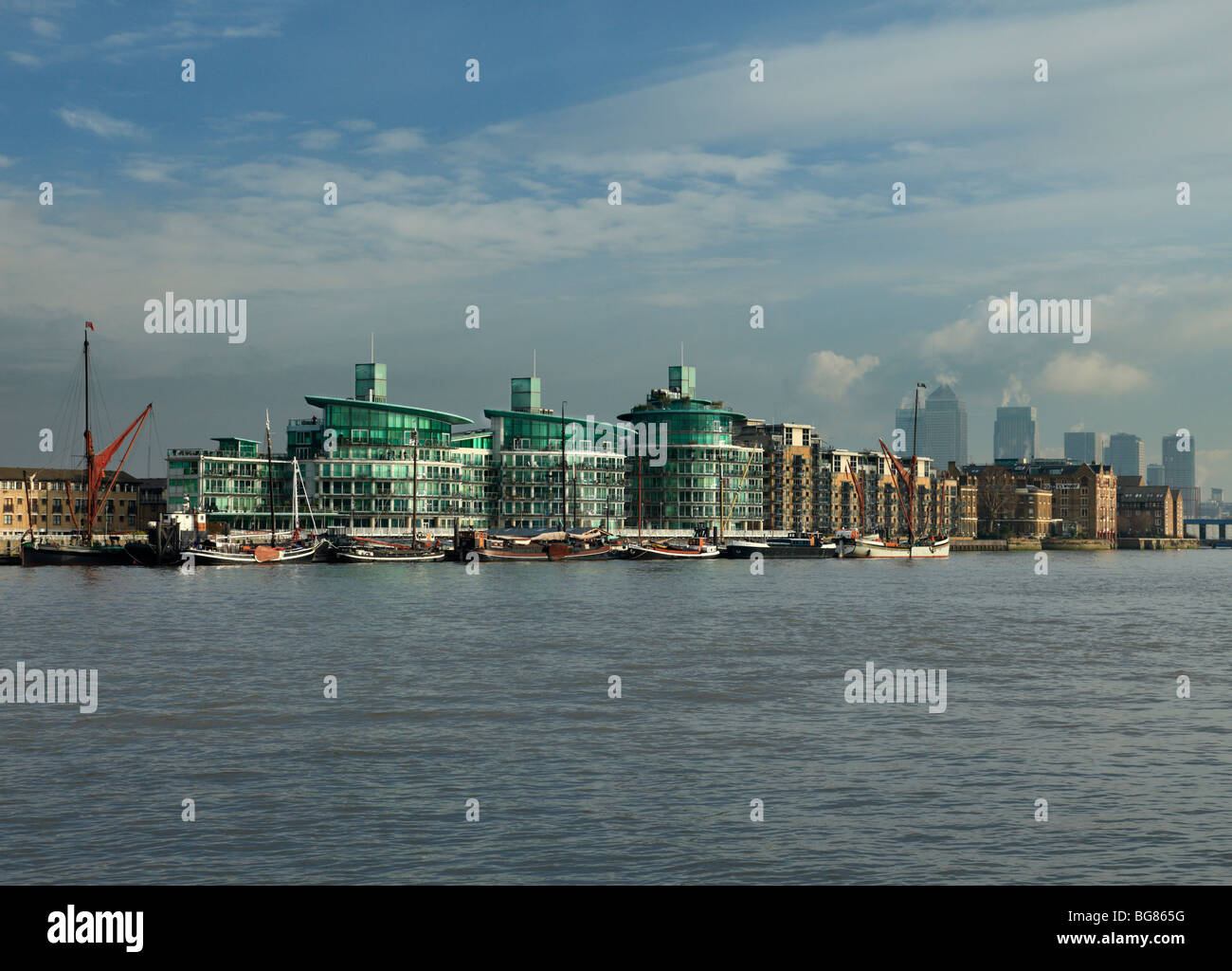 Neue Thames riverside Apartments, Wapping, London, England, UK Stockfoto