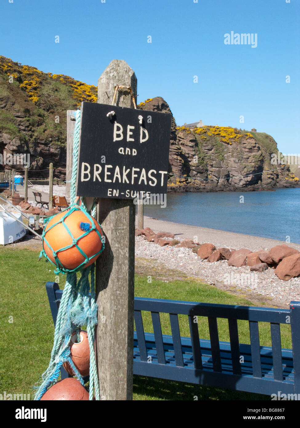 Bed &amp; Breakfast-Schild am Meer Stockfoto