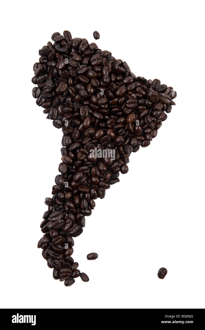 Haufen von Kaffeebohnen, die in Form von Südamerika geformt Stockfoto