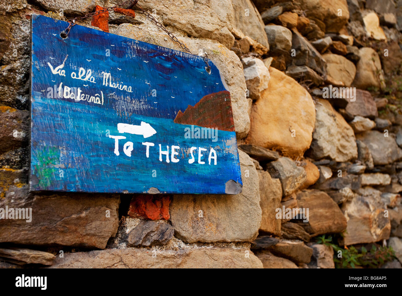 Straßenschild "To The Sea" in Corniglia, Cinque Terre Italien Stockfoto