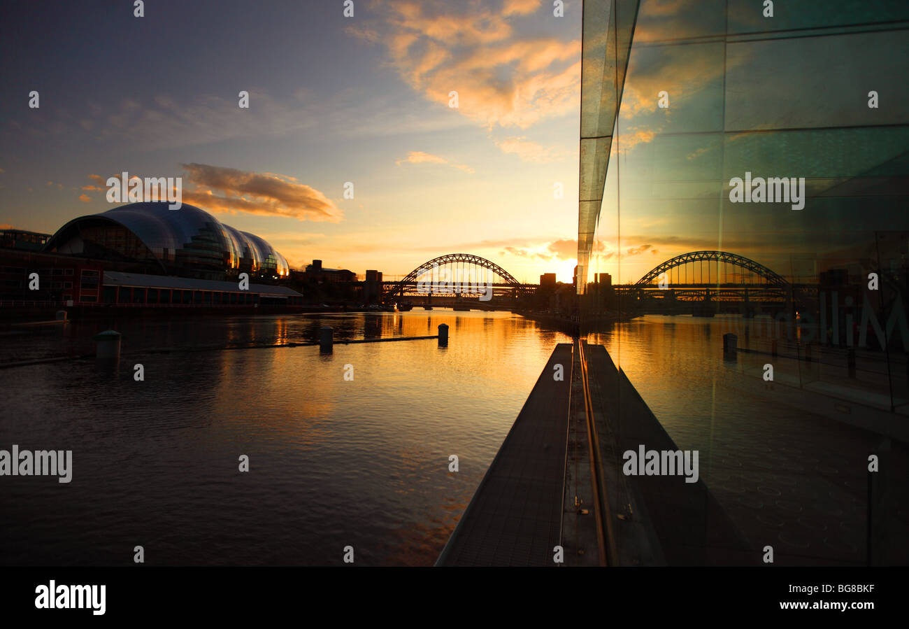 Die Tyne Bridge in Gateshead Newcastle Upon Tyne bei Sonnenuntergang. Stockfoto