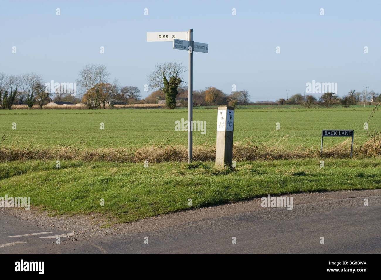 "Ruhig Lane" Straßenschild. Lokale Behörde. Suffolk. East Anglia. Stockfoto