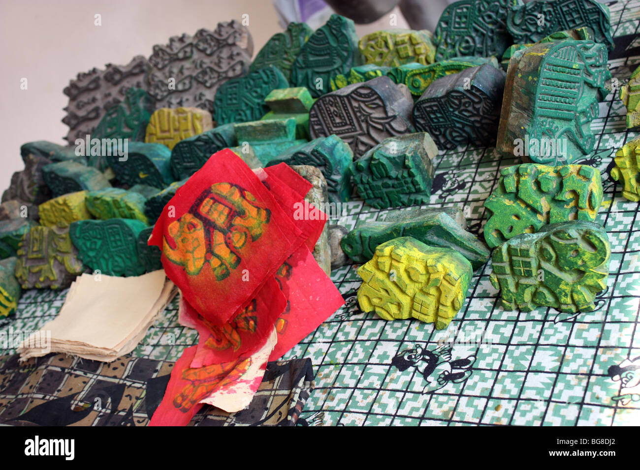 Farbe-Stempel für die Herstellung von einzigartigen Designs in Agra-Textilindustrie Stockfoto