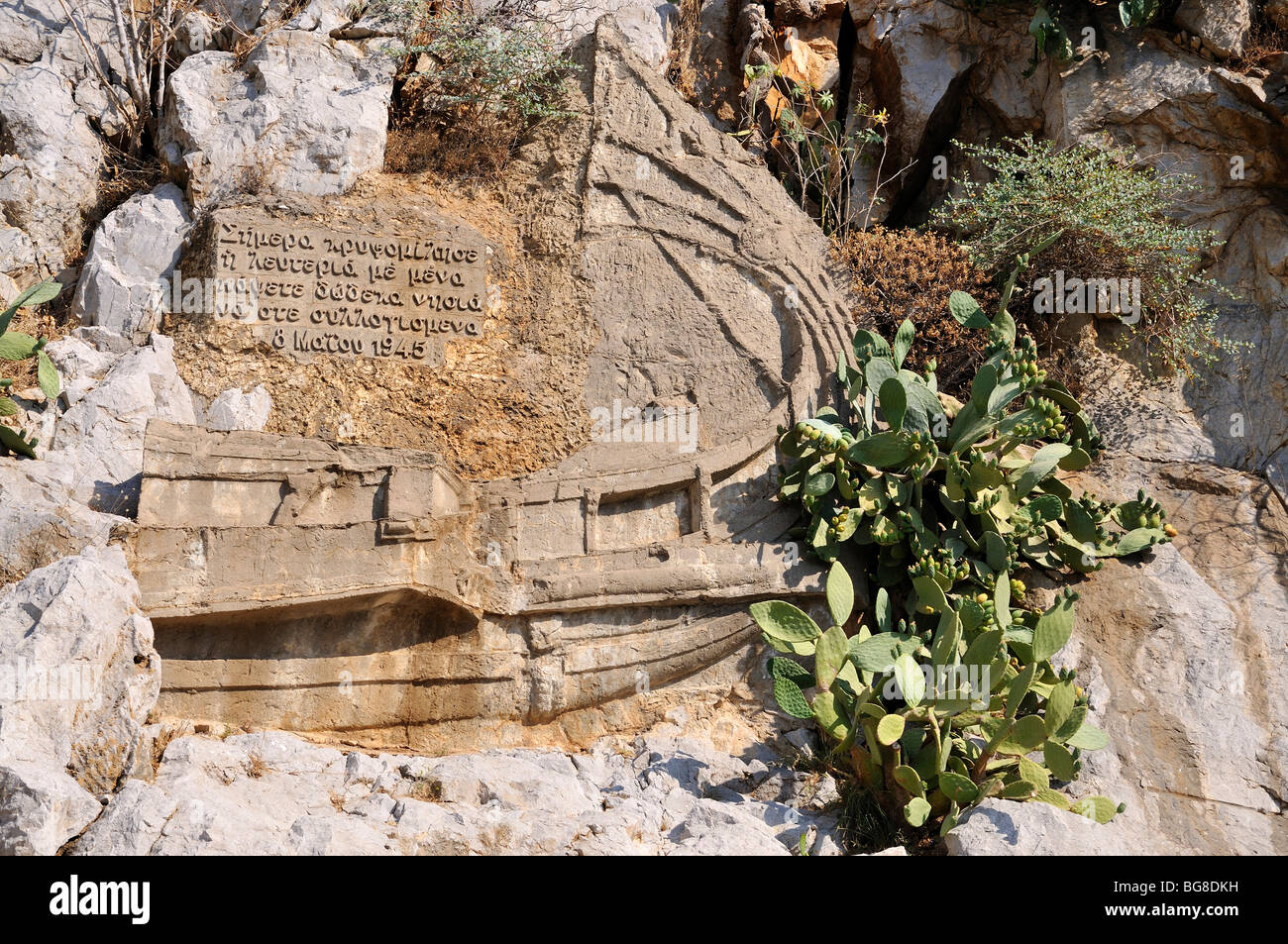 Zweiten Weltkrieg Denkmal auf Symi Stadt, Insel Symi, Griechenland Stockfoto