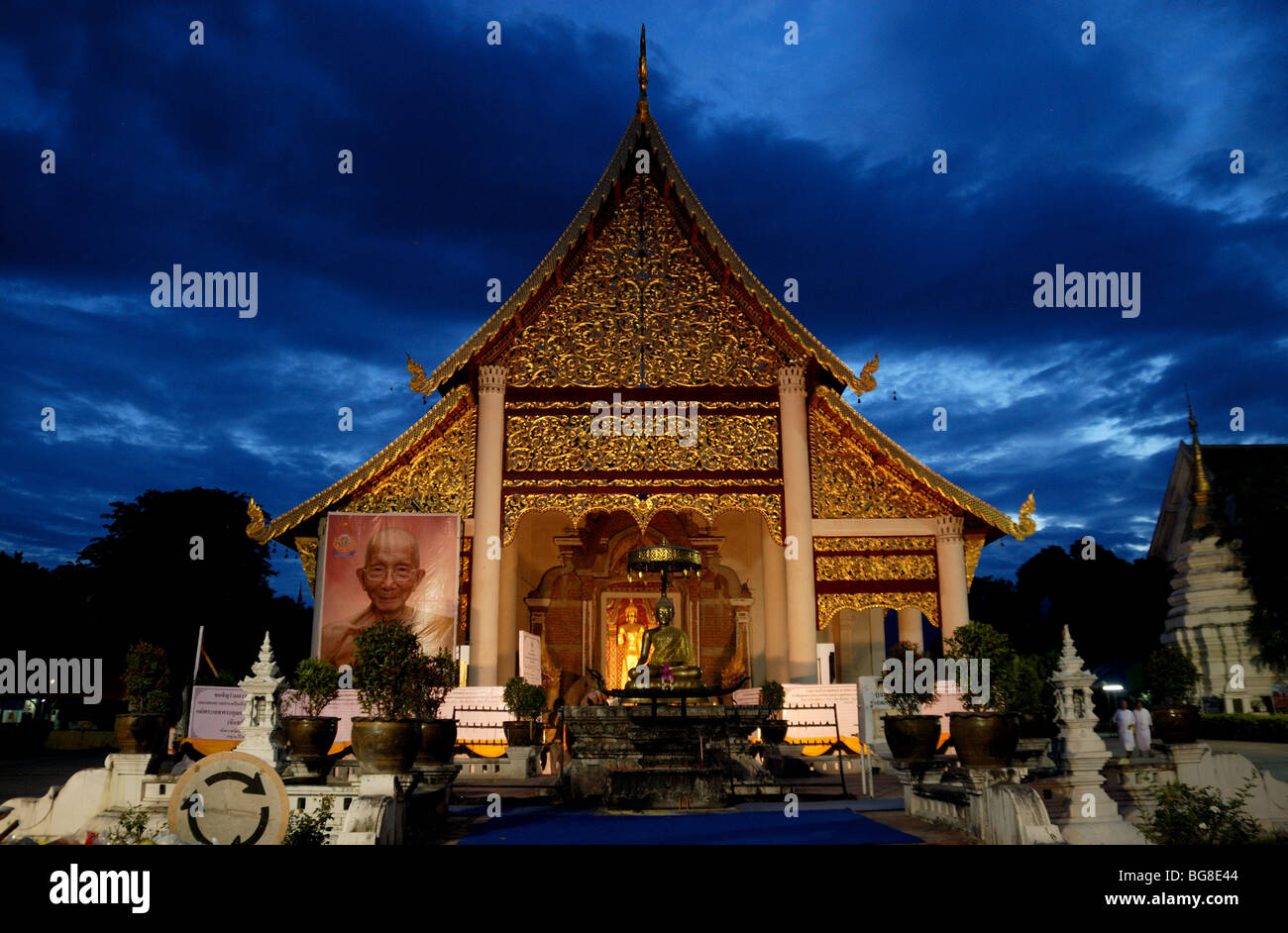 Deutliche Anzeichen des Theravada-Buddhismus in Thailand. Stockfoto
