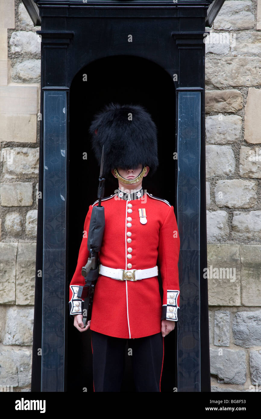 Ein Wächter des Tower of London. Stockfoto