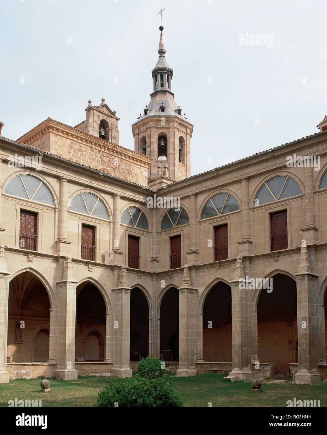 Yuso Kloster. Kreuzgang. Teilansicht. San Millan De La Cogolla. La Rioja. Spanien. Stockfoto