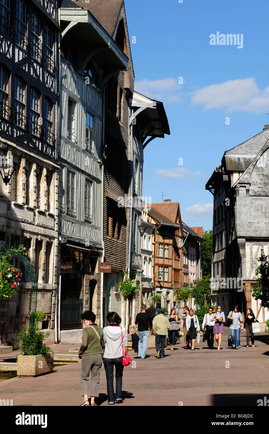 Rue eau de robec rouen Fotos und Bildmaterial in hoher Auflösung Alamy