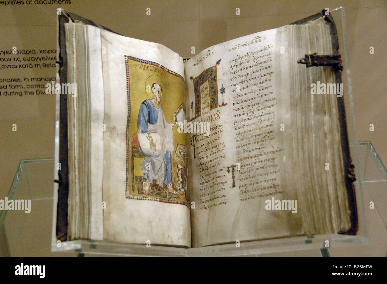 BYZANTINISCHE KUNST. Griechenland. Lektionar beleuchtet und Manuskript mit dem Evangelium Passagen lesen während der göttlichen Liturgie. Stockfoto