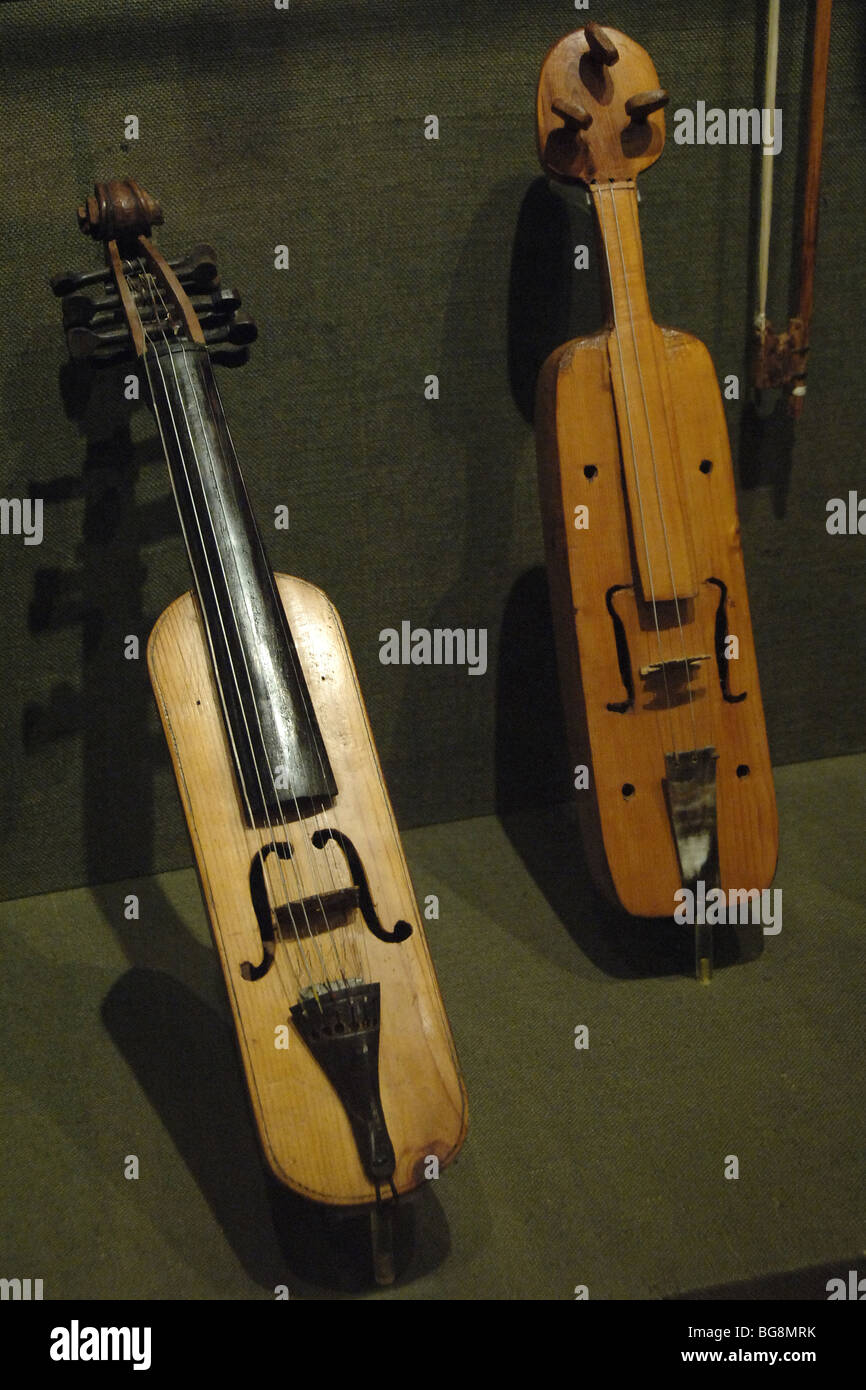 Greek musical instrument -Fotos und -Bildmaterial in hoher Auflösung ...