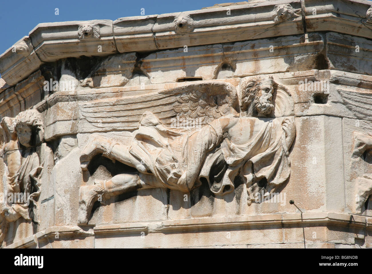 Turm der Winde (Horologion).  Fries zeigt die Wind-Götter.  Athen. Griechenland. Stockfoto