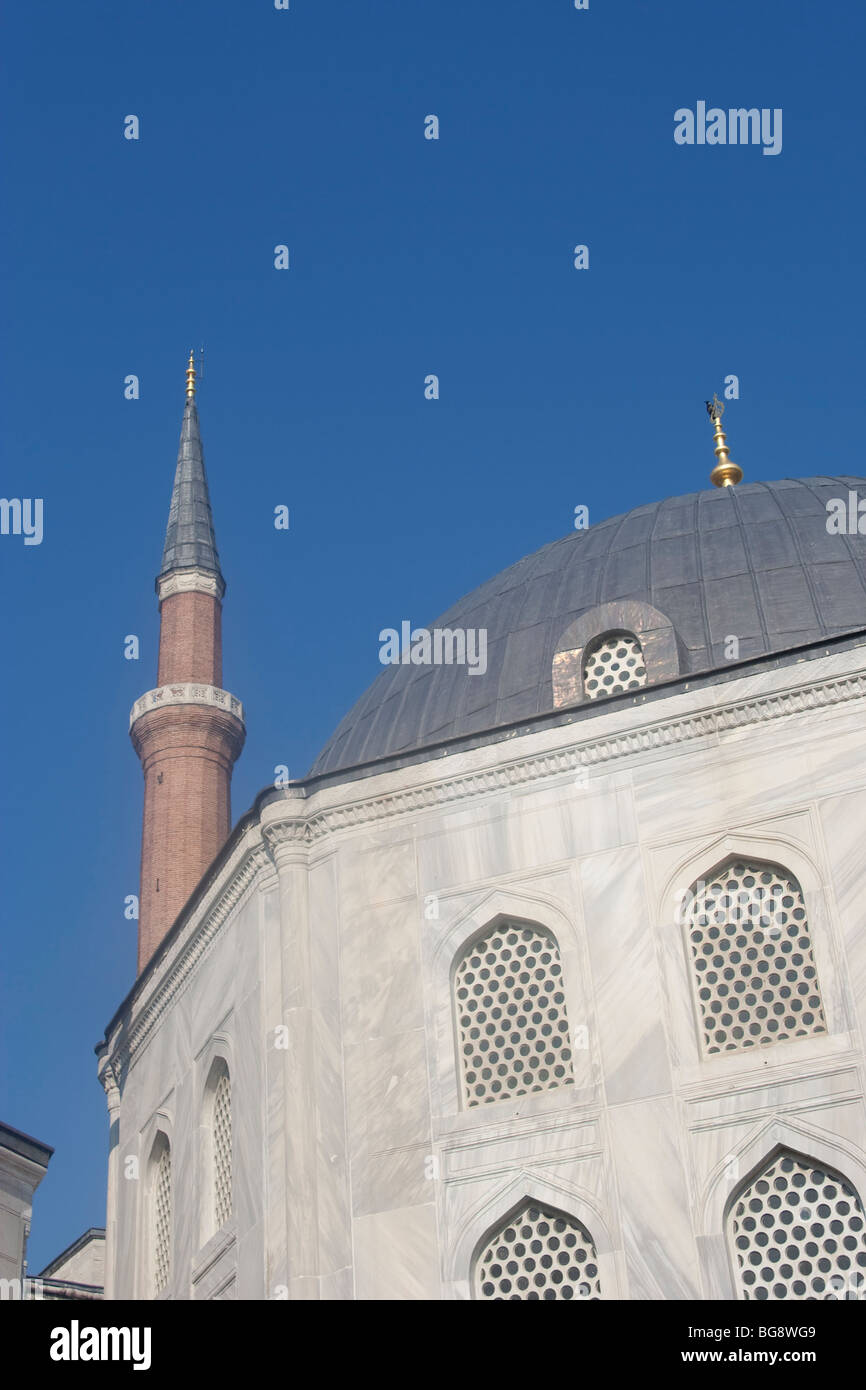 Kuppel und Minarett der Hagia Sophia in Istanbul - Stadtteil Sultanahmet, Istanbul, Türkei, Europa Stockfoto