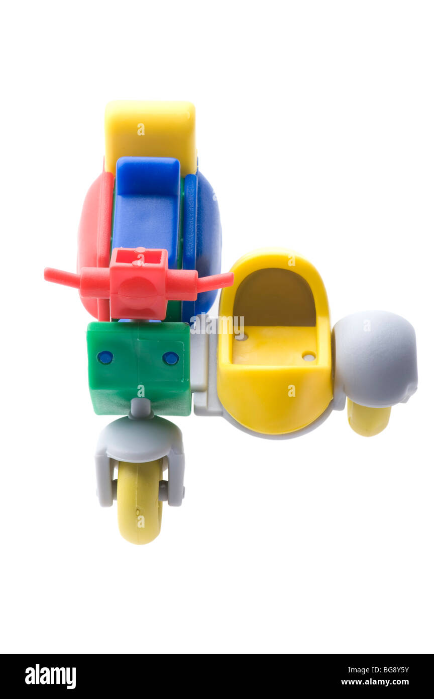 Objekt auf weißen Spielzeug Motor Roller mit einer Kutsche Stockfoto