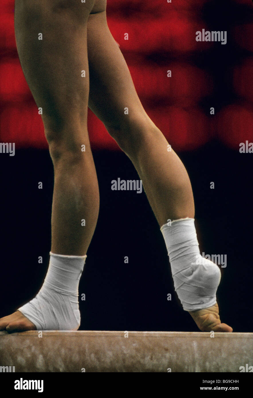 Turnerin am Balken Stockfoto