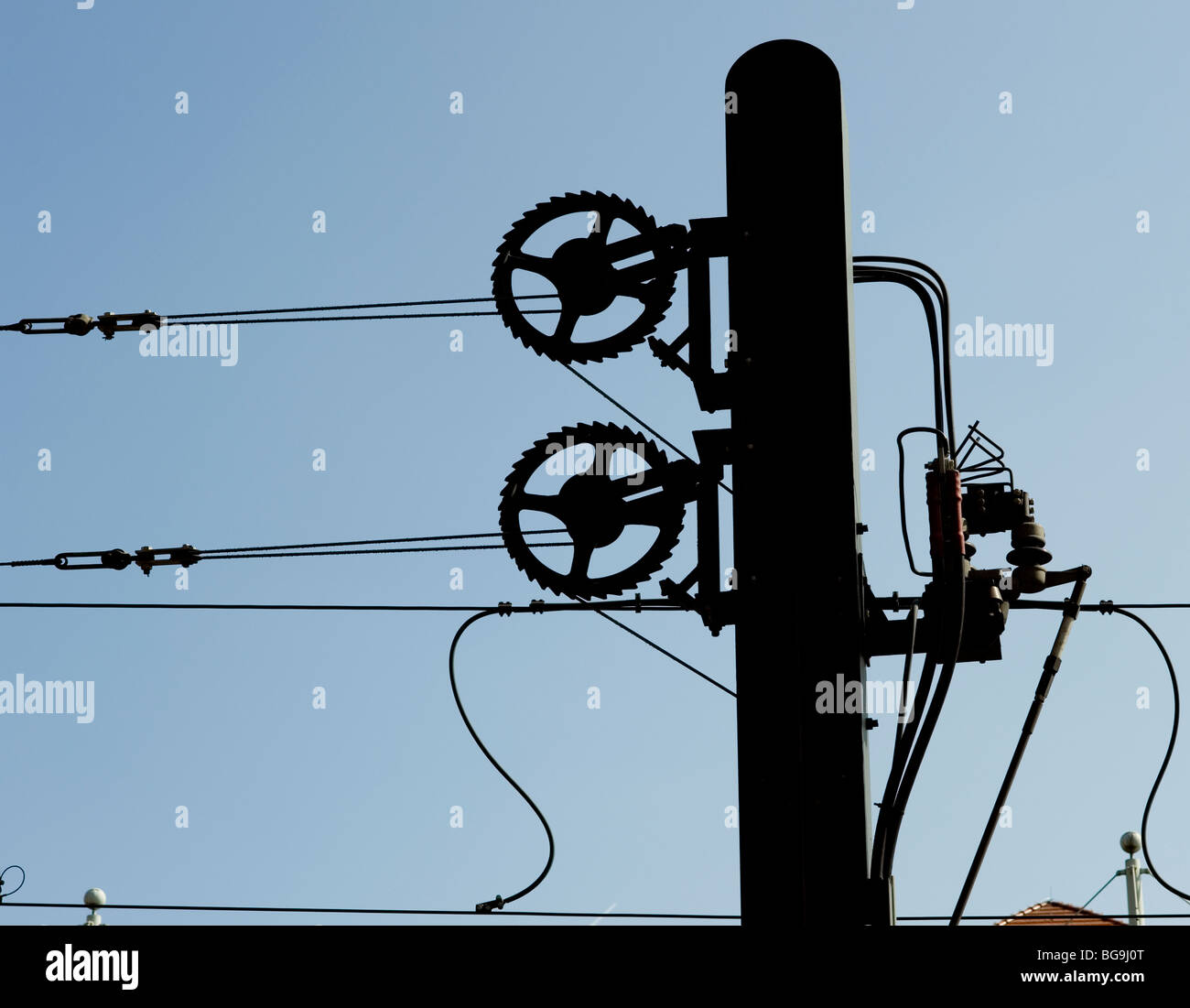 Straßenbahn-Steuerleitungen. Stockfoto