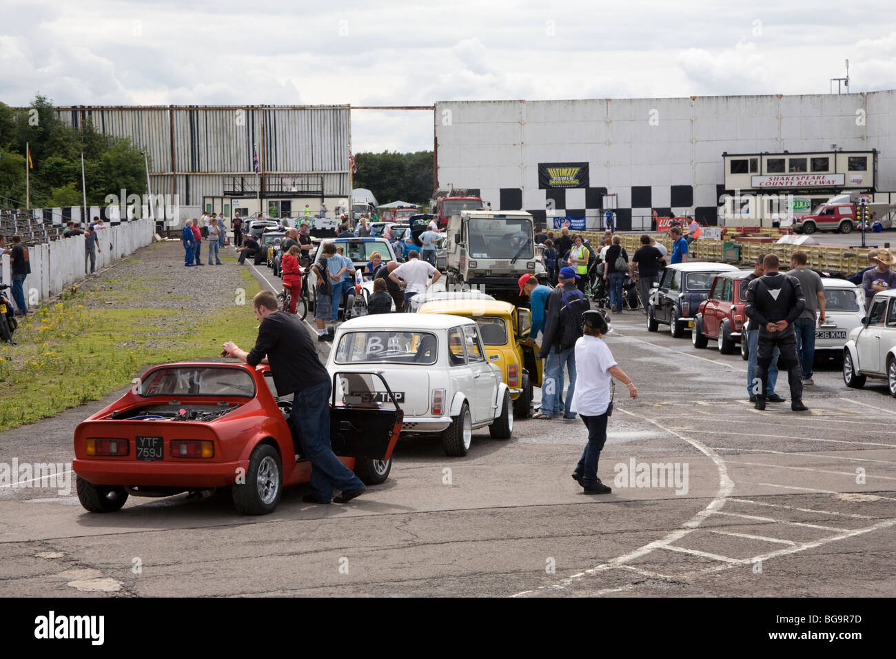 Shakespeare County Raceway Mini racing Tag Line-up für den start Stockfoto