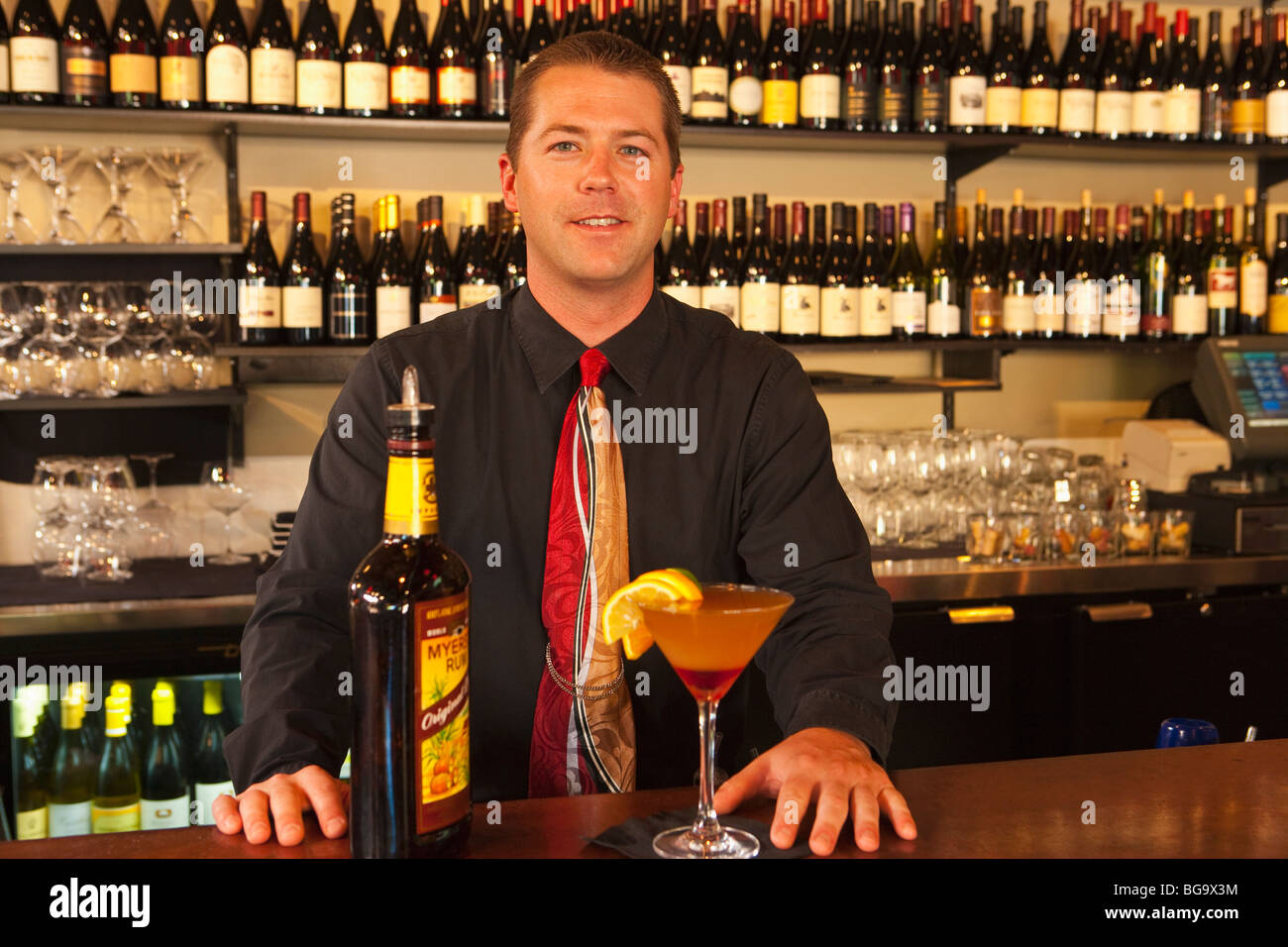 Barkeeper, Ciopinot Restaurant, San Luis Obispo, California, Vereinigte Staaten von Amerika Stockfoto