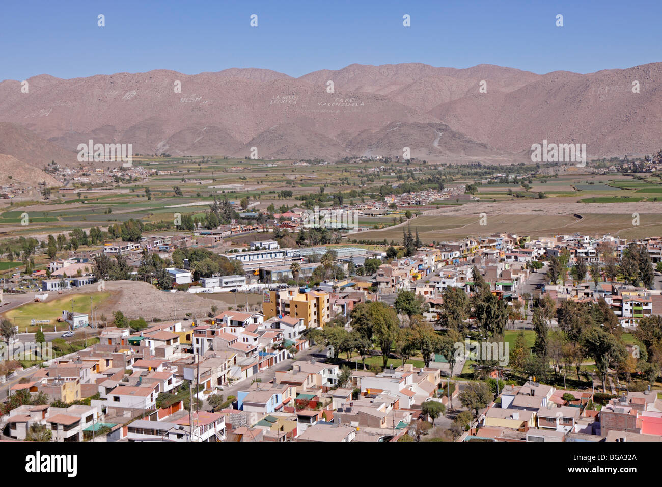 Panoramablick auf die Stadt vom Sachaca Tower, Arequipa, Peru, Südamerika Stockfoto
