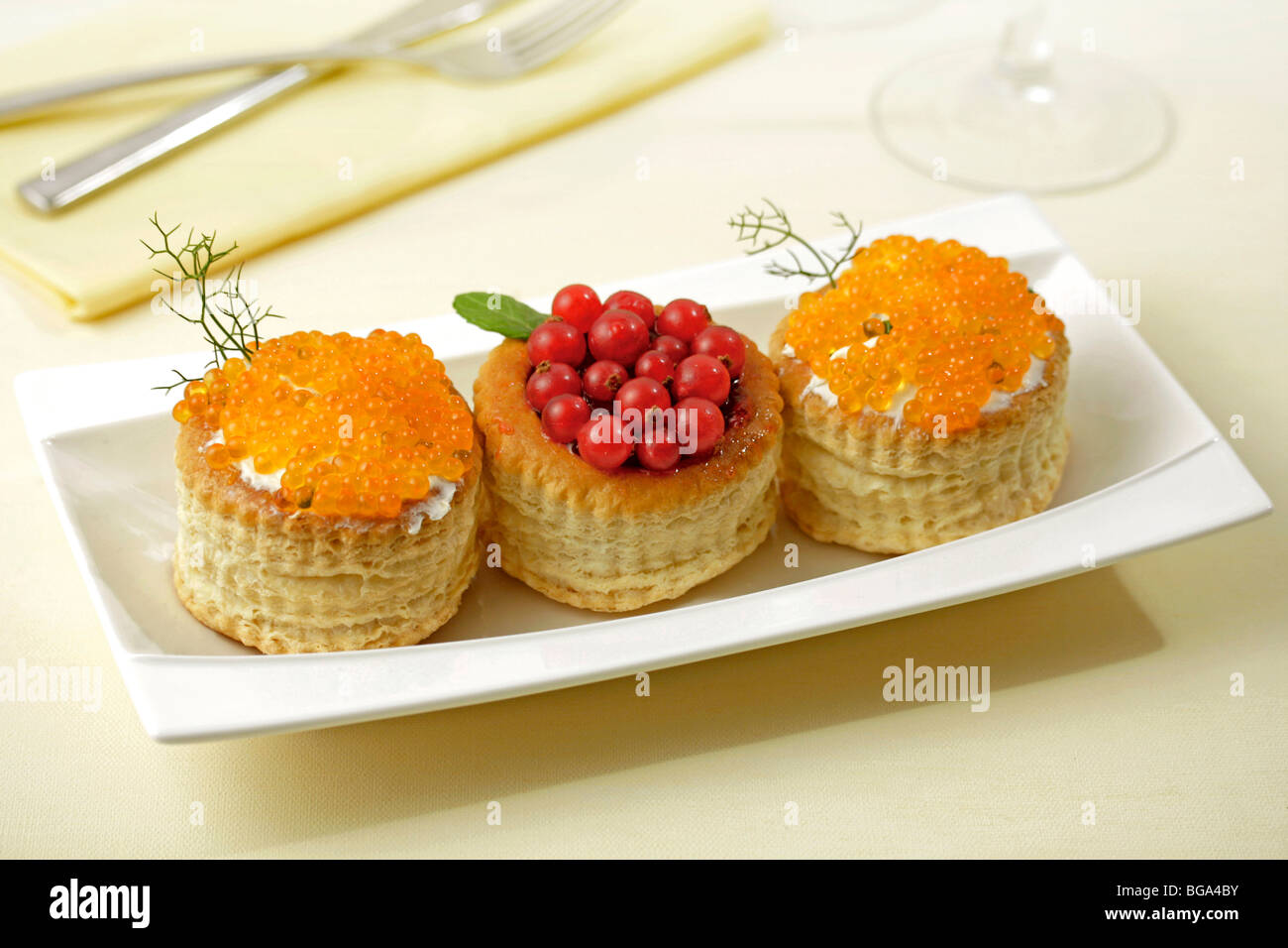 Salzige und süße Vol au Öffnungen. Rezept erhältlich Stockfoto