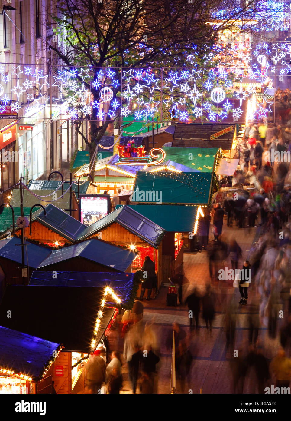 Dem deutschen Markt im Stadtzentrum von Bimingham zu Weihnachten. Neue Straße. Stockfoto