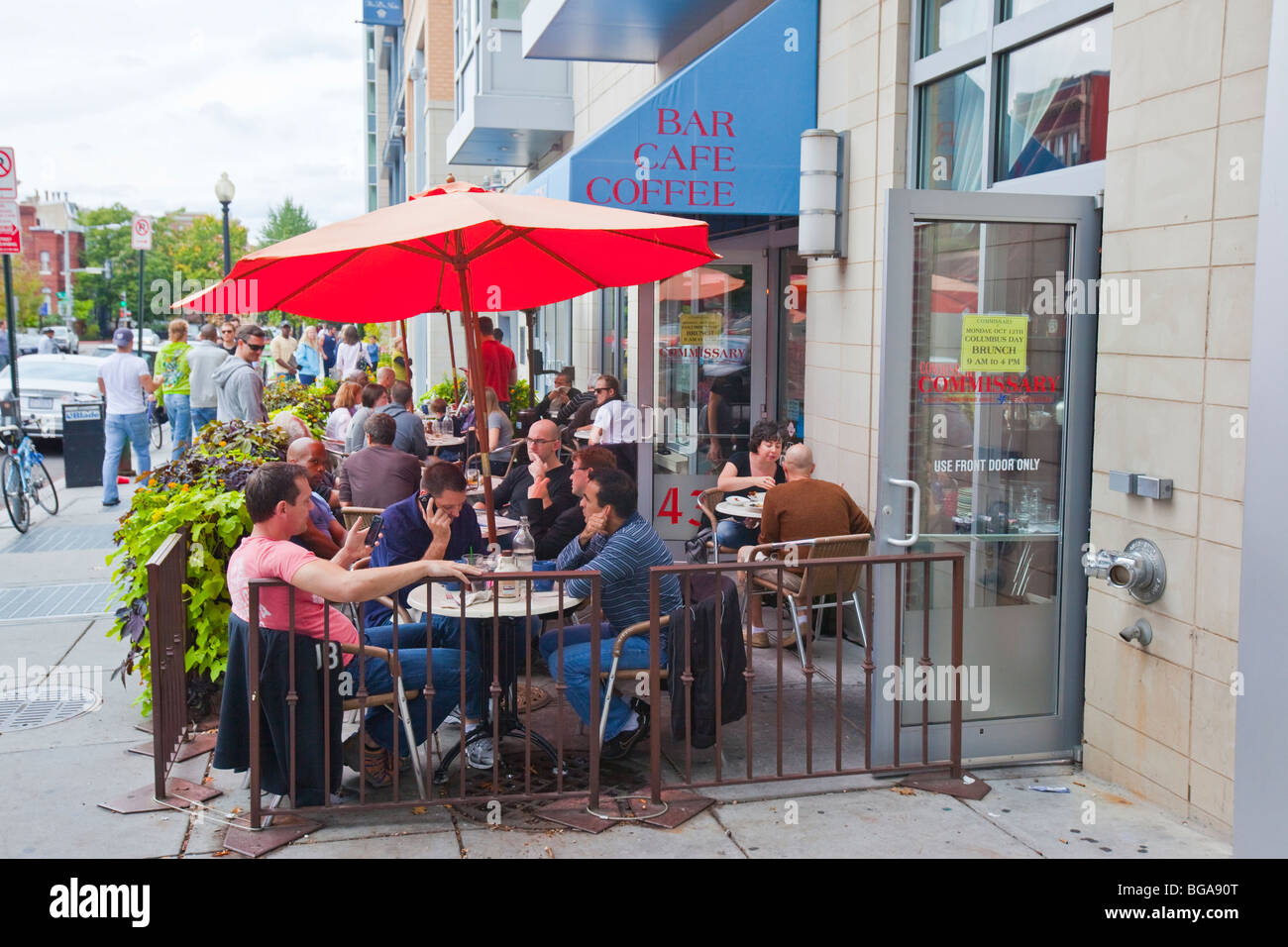 Gay Gönner in der Commissary Restaurant in Logan Circle in Washington DC Stockfoto