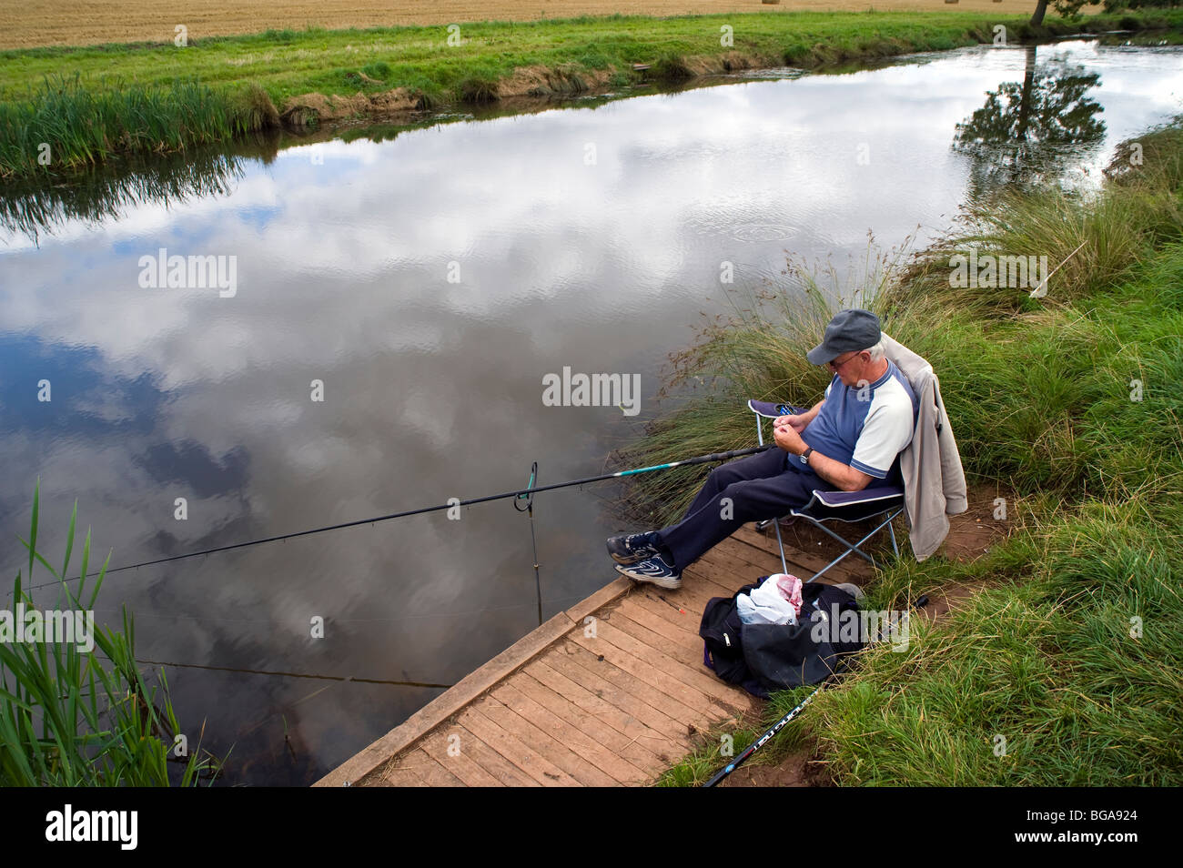 Fischen teich Fotos und Bildmaterial in hoher Auflösung Alamy