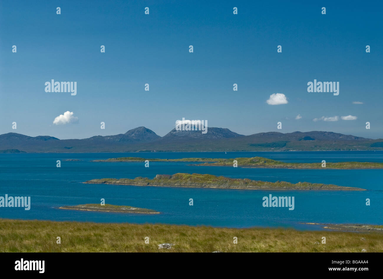 Loch Sween Argyll & Bute mit Blick auf die Isle of Jura Scotland Stockfoto