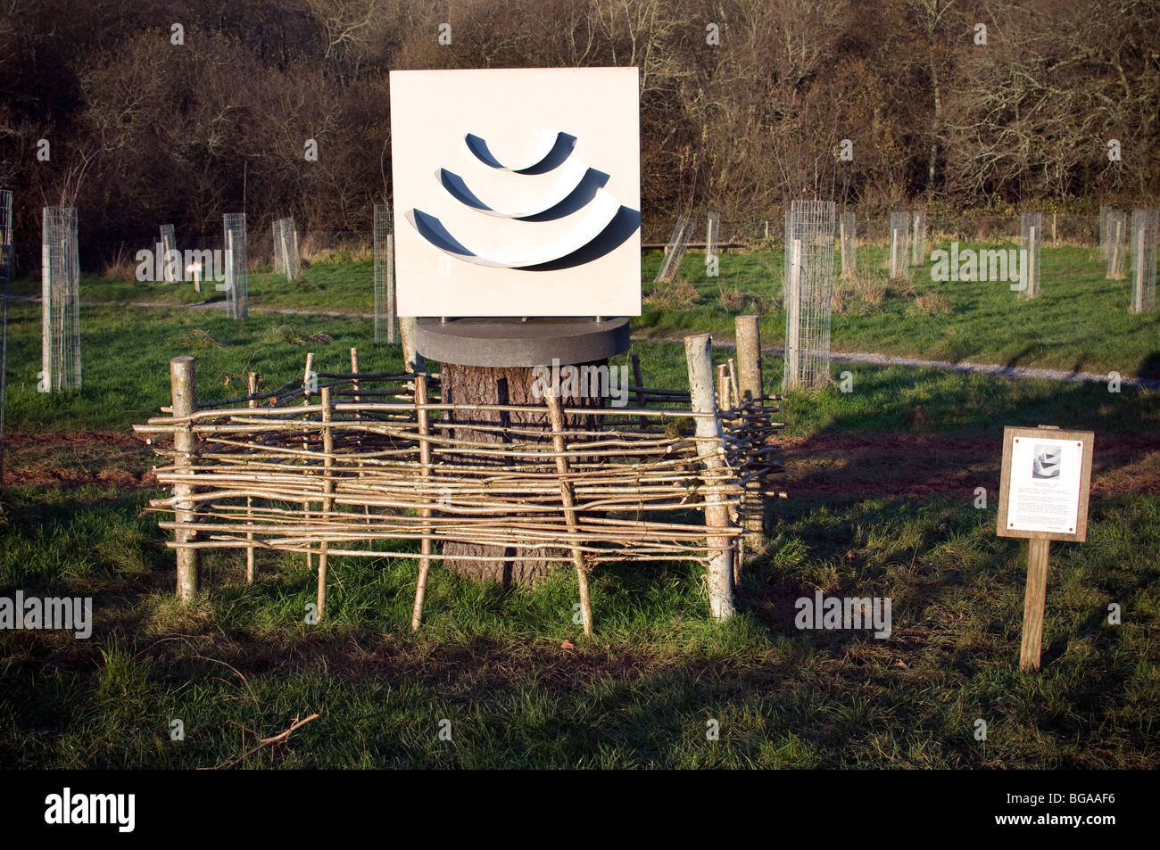 Naturlehrpfad Occombe Bauernhof, Wald, Weg, Landschaft, Spaziergänge, Wandern, Wanderweg, Wanderwege, Zeichen, Schild, Richtung, Winter Stockfoto