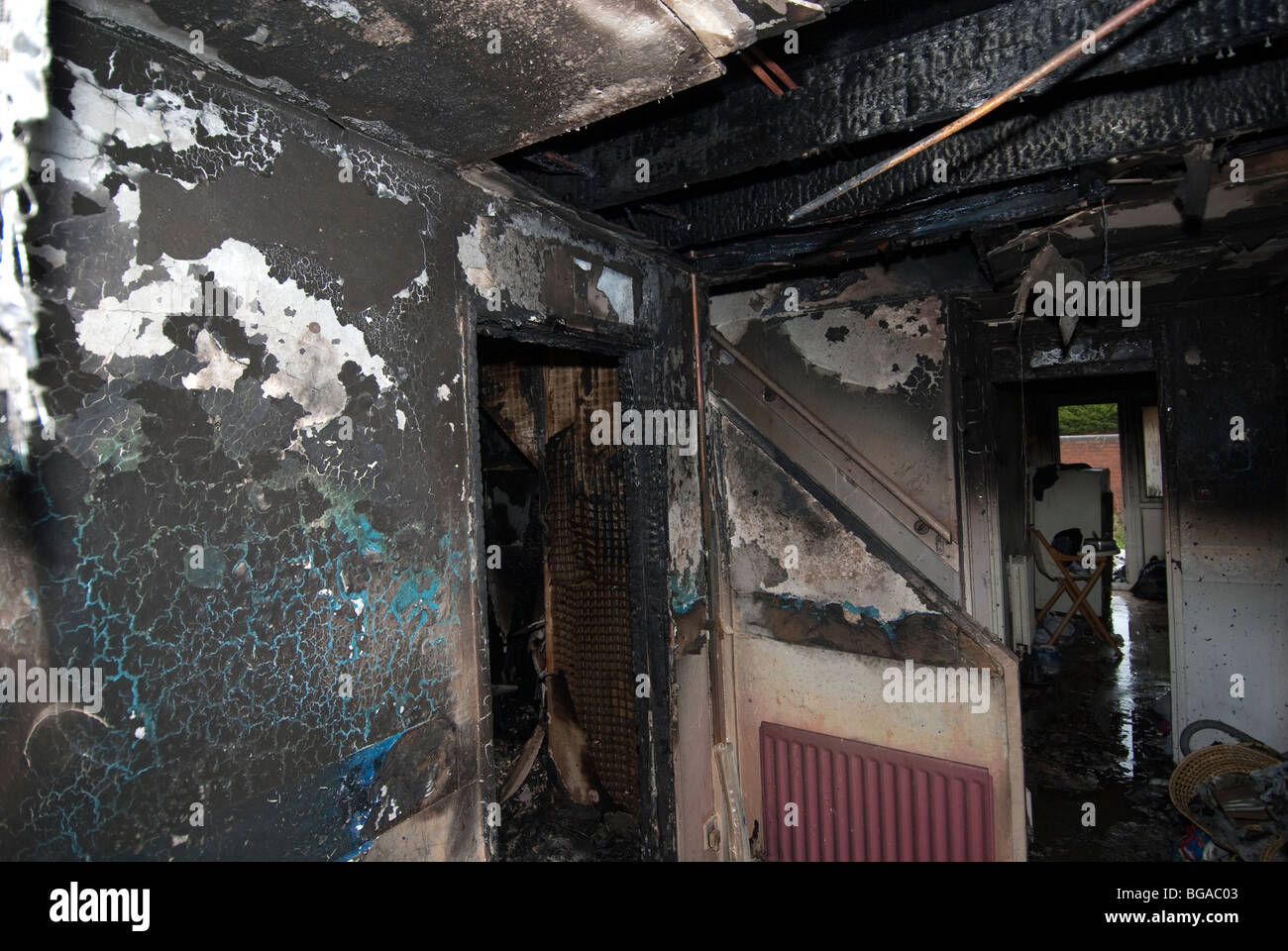 Hallenbereich des Hauses nach schweren Brand im Lounge ausgebrannt Stockfoto