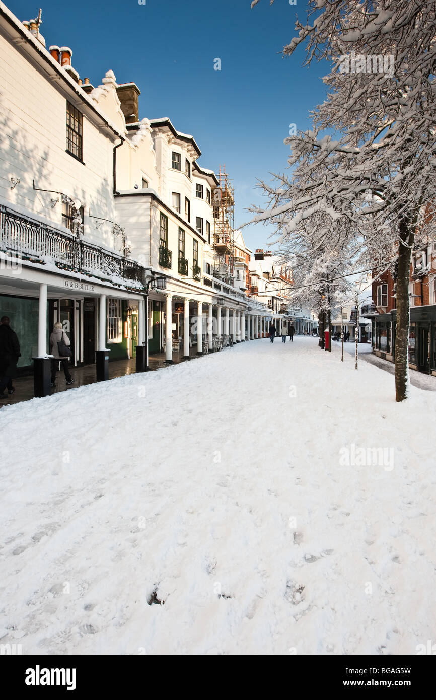 Schnee auf den Pantiles in Royal Tunbridge Wells in der Weihnachtszeit Dezember 2009 Stockfoto