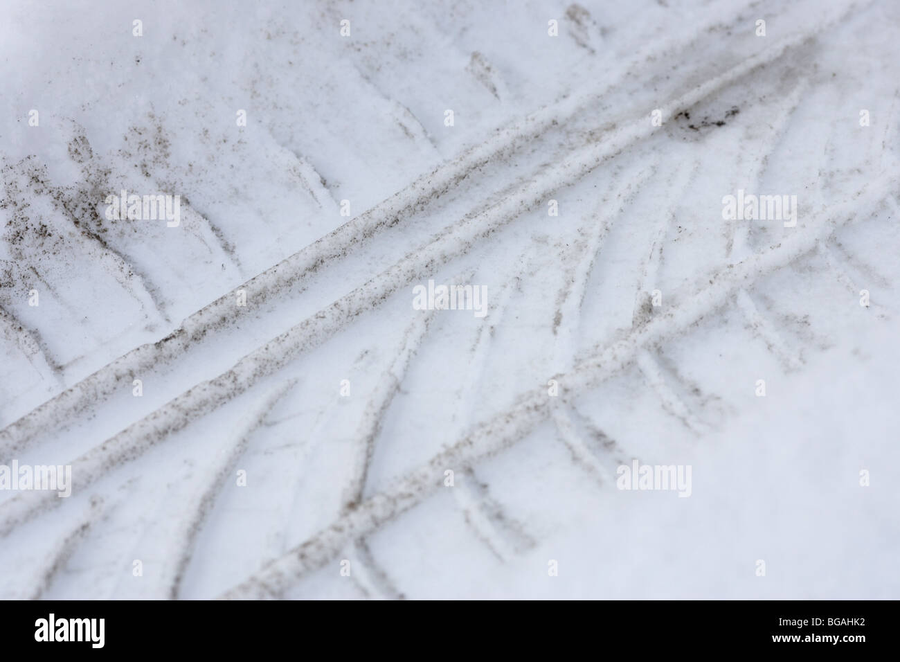 Pkw-Reifen-Lauffläche im Schnee Stockfoto
