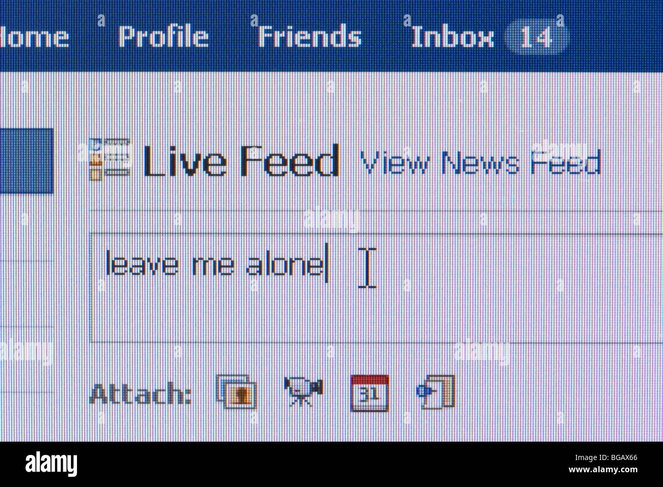 Screenshot von lass mich allein in live feed-Status der Facebook social-Networking-Website nur zu redaktionellen Zwecken eingegeben Stockfoto