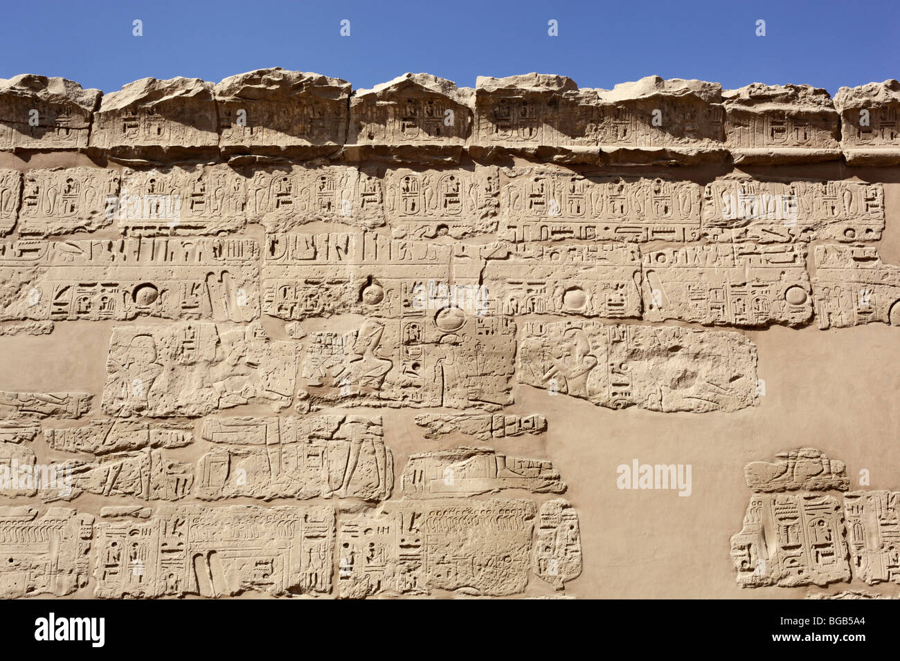 Hieroglyphen-Wand Im Karnak-Tempel Stockfoto