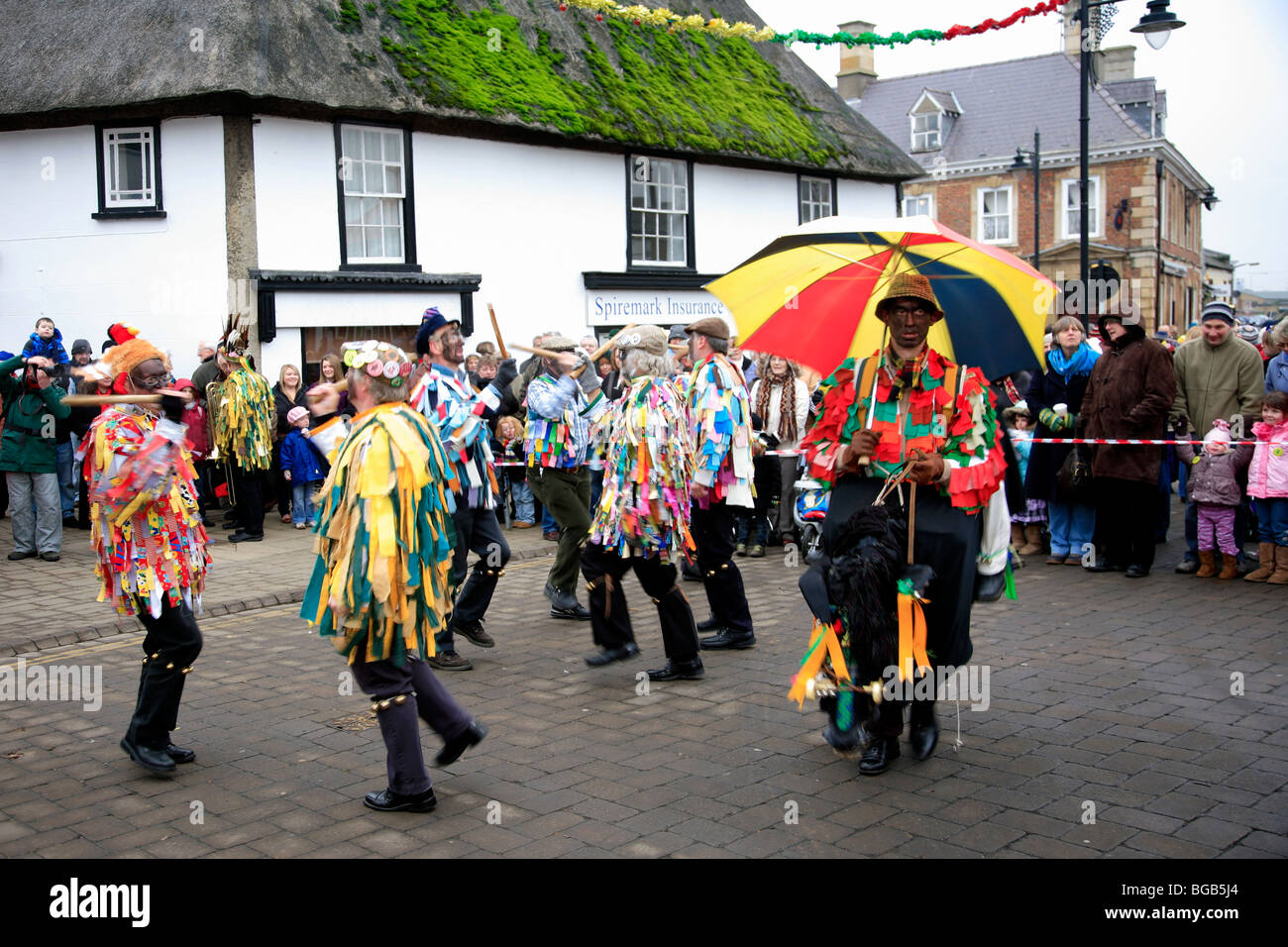 Morris Männer Tänzer Stroh Bären Festival Whittlesey Stadt Fenland Cambridgeshire England UK Stockfoto