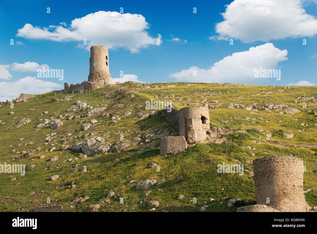 Die Festung. Ruinen der Verteidigungsanlagen auf Berg der Halbinsel Krim Stockfoto