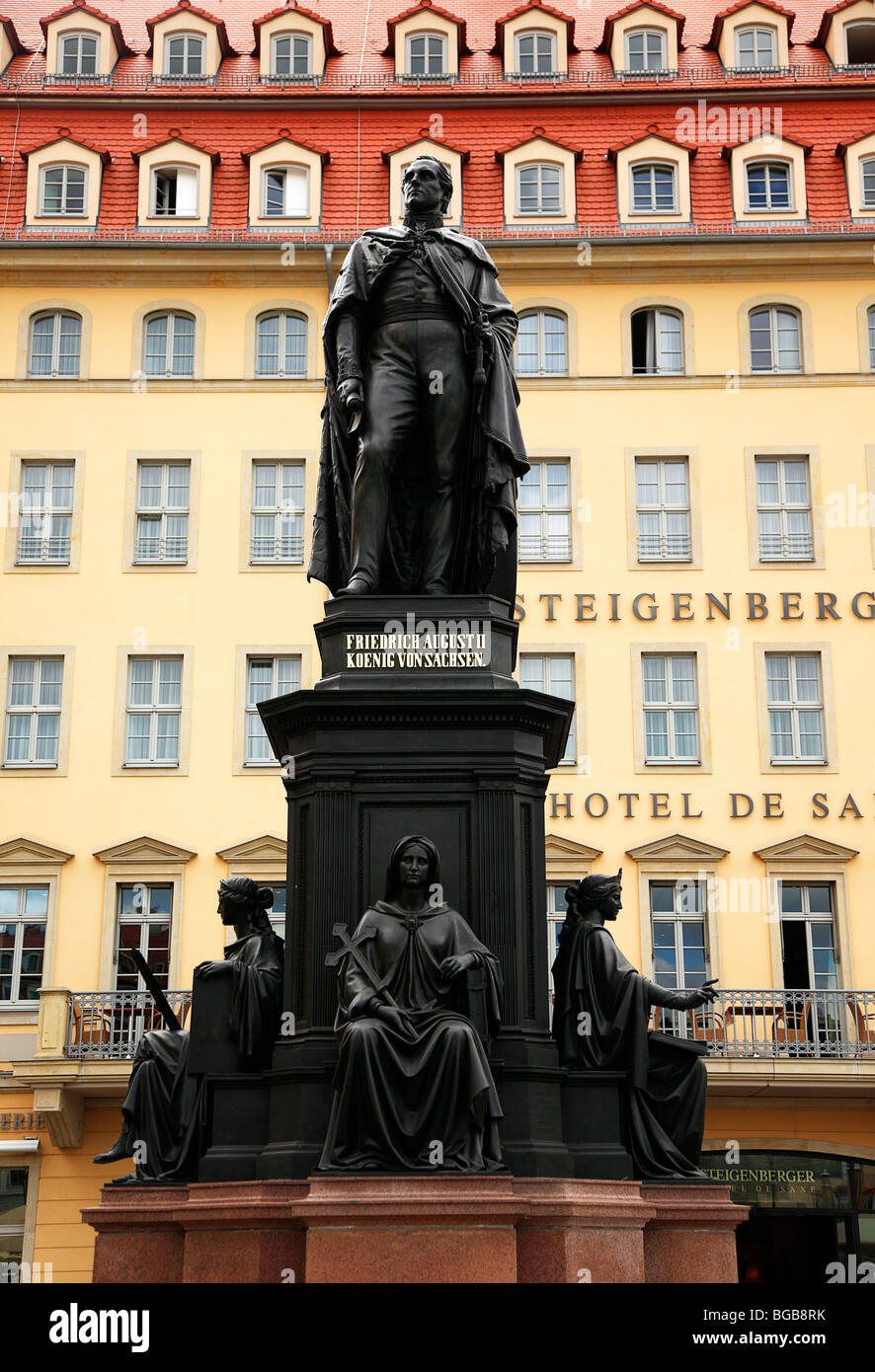 Deutschland, Sachsen, Dresden, Nuemarkt, Statue von König Friedrich August II. von Ernst Julius Handel 1867. Stockfoto