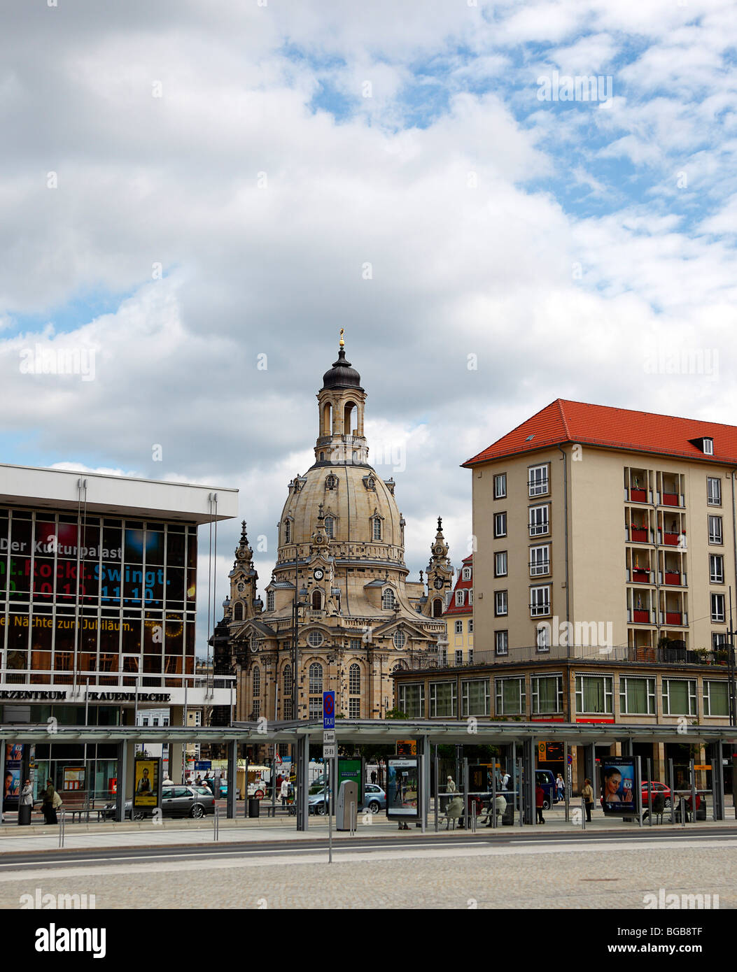 Deutschland, Sachsen, Dresden, Altmarkt, Blick über Wilsdruffer Straße, gegenüber der Frauenkirche. Stockfoto