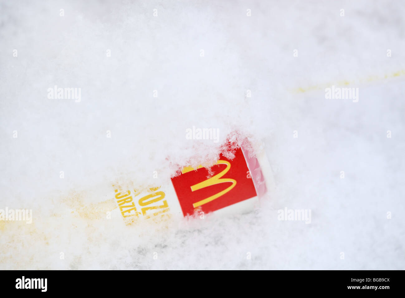 Mc Donald's Cup im Schnee Stockfoto