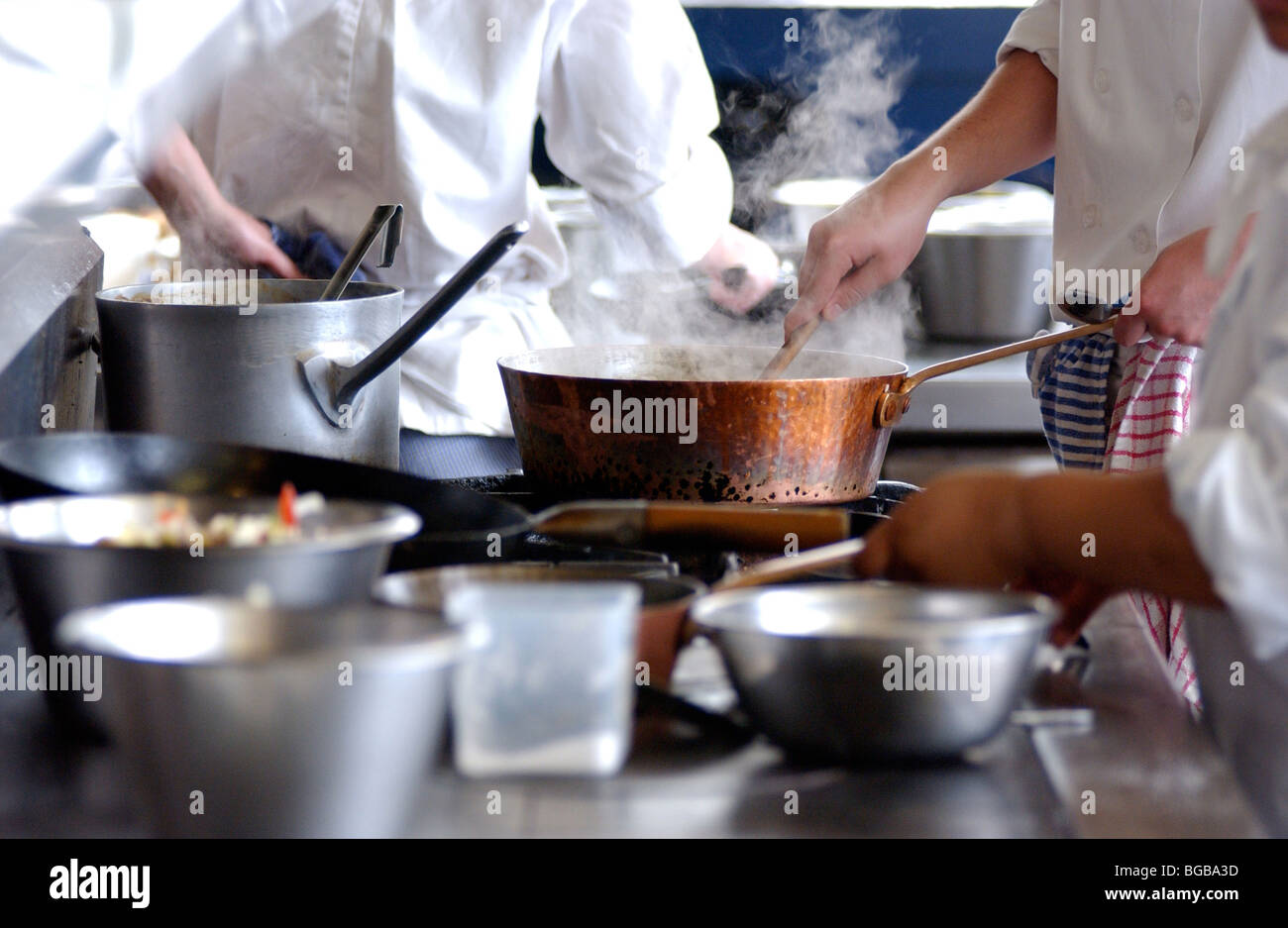 Lizenzfreie kostenlose Foto von Restaurantküche Kochen beschäftigt hektischen heißen Köche Stockfoto