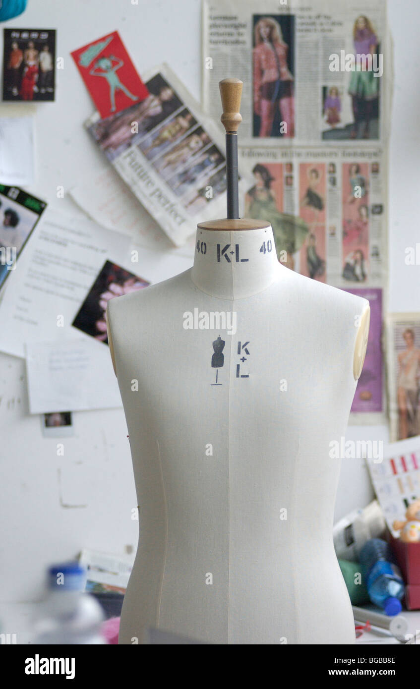 Lizenzfreie kostenlose Foto von Kleid Entscheidungsträger dummy im Mode-Studio in London Stockfoto