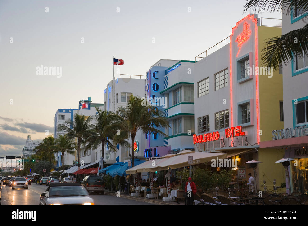 Ocean Drive bei Dämmerung, South Beach, MIami, FL, USA Stockfoto